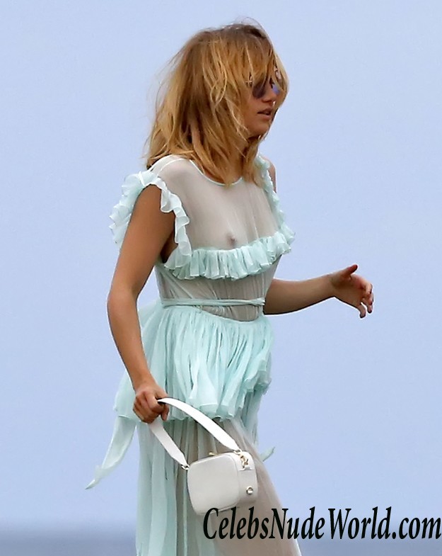 Suki Waterhouse See Thru On A Photo Shoot In Malibu 27088
