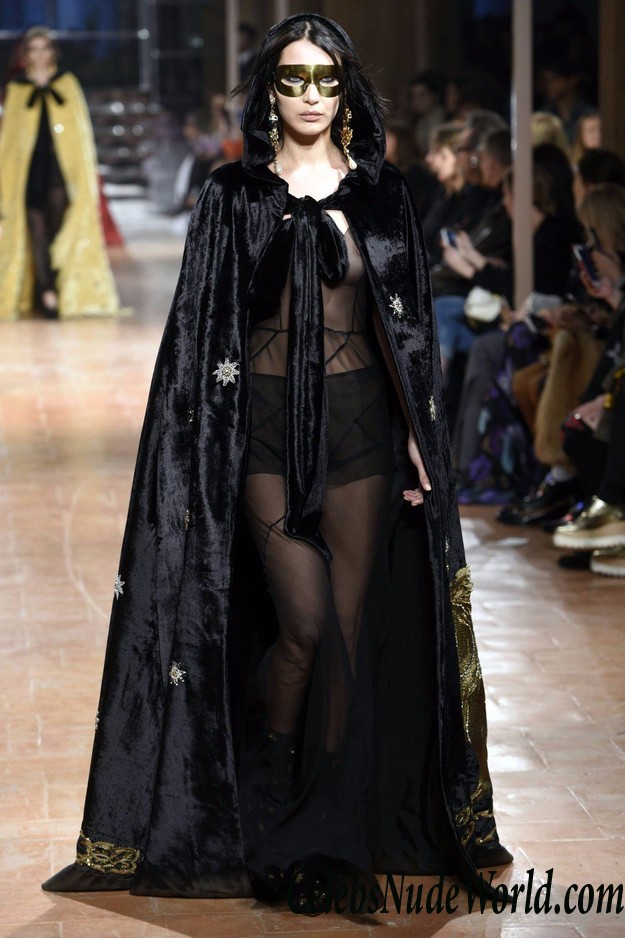 See Ball Hadid&#8217;s Nipples in a See Through Shirt on the Catwalk 27317