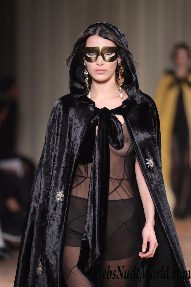 See Ball Hadid&#8217;s Nipples in a See Through Shirt on the Catwalk 27319