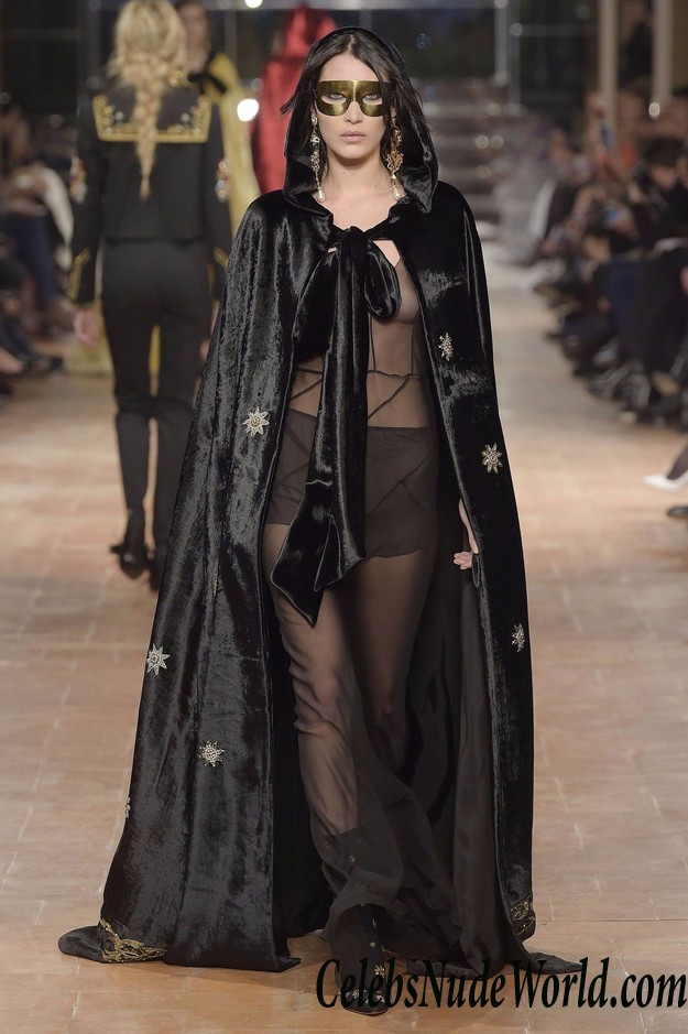 See Ball Hadid&#8217;s Nipples in a See Through Shirt on the Catwalk 27322