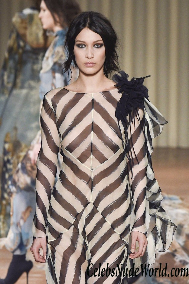 See Ball Hadid&#8217;s Nipples in a See Through Shirt on the Catwalk 27323