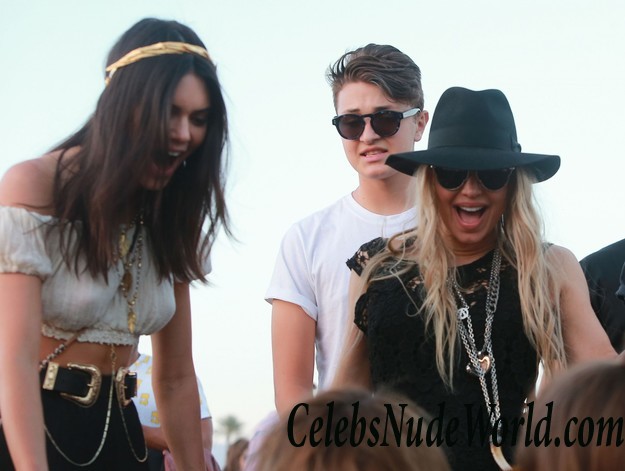 Kendall Jenner Nipple Pokes At The Coachella Music Festival Day 2 27794