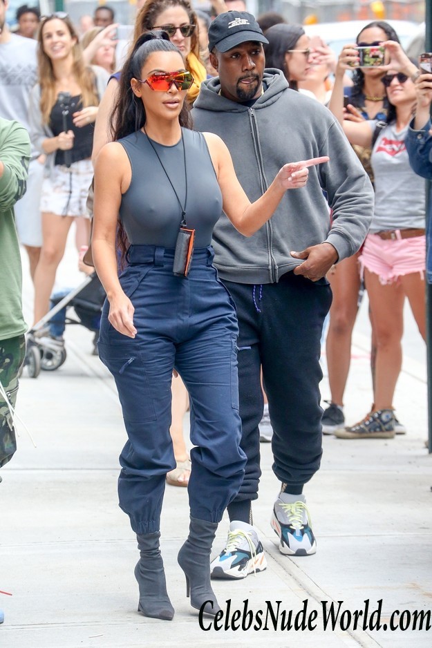 Kim Kardashian Pokies While Out in New York City 28009