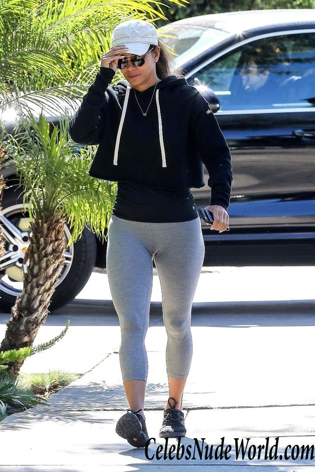 Halle Berry Cameltoe Outside A Gym In West Hollywood 28234