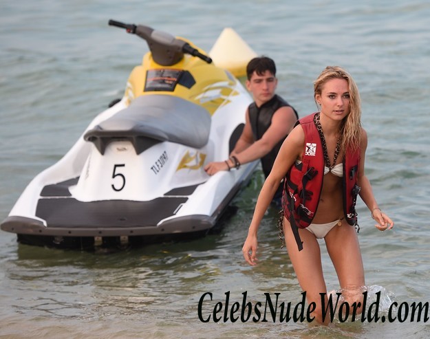 Kimberley Garner Cameltoe In A White Bikini While In Saint Tropez 28280