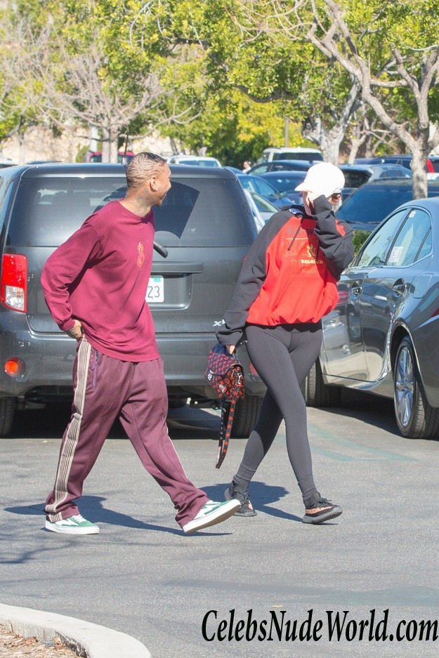 Kylie Jenner Huge Camel Toe While Out In Calabasas 28400