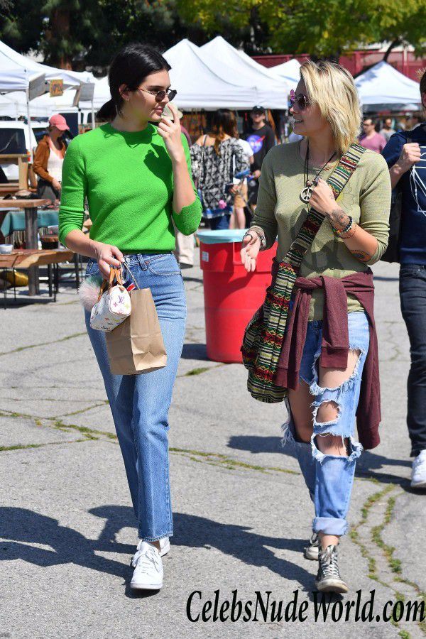 Paris Jackson & Kendall Jenner &#8211; Pokies & Cameltoe 28550