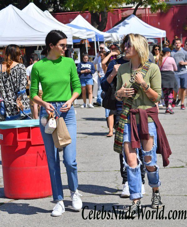 Paris Jackson & Kendall Jenner &#8211; Pokies & Cameltoe 28554