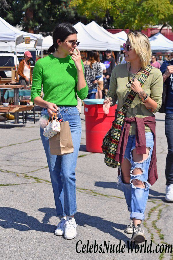 Paris Jackson & Kendall Jenner &#8211; Pokies & Cameltoe 28555