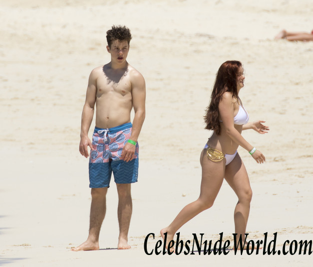 Ariel Winter Cameltoe And Areola Slip Bikini In Bahamas 28564