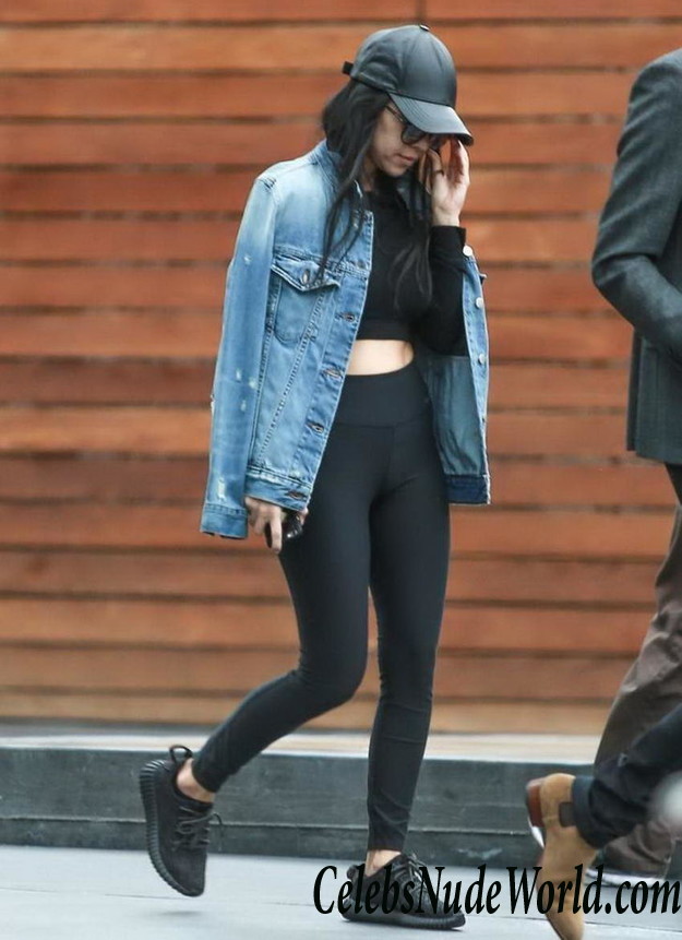Kourtney Kardashian Cameltoe While Shopping In Beverly Hills 28642