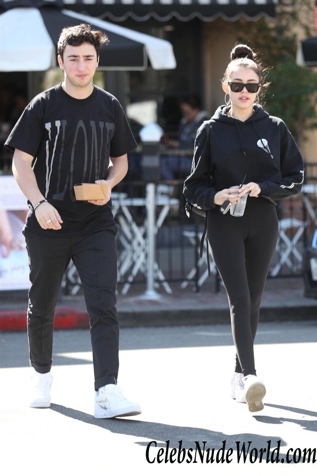 Madison Beer Cameltoe While Out For Lunch With A Friend 28845
