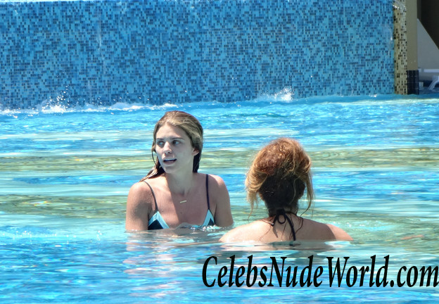 AnnaLynne McCord Bikini Body And A Cameltoe In Mexico 29059