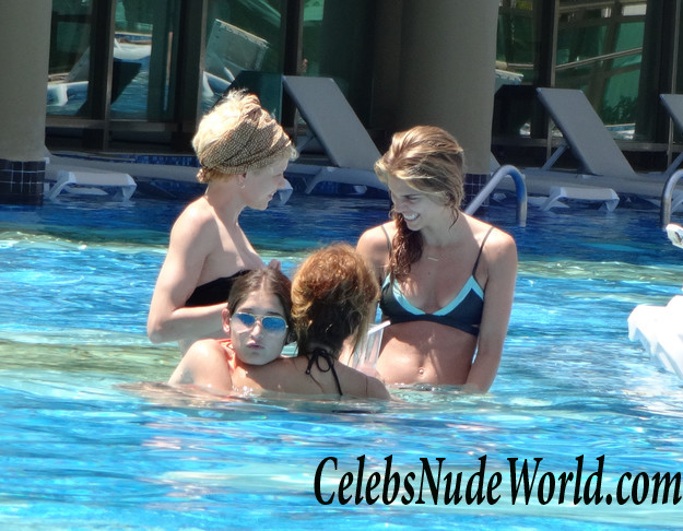AnnaLynne McCord Bikini Body And A Cameltoe In Mexico 29065