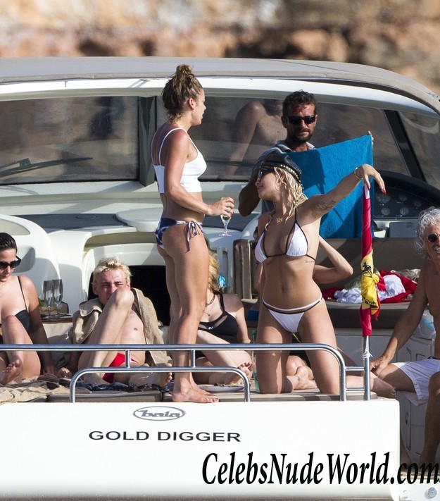 Rita Ora Bikini Cameltoe While On A Yacht In Ibiza 29252