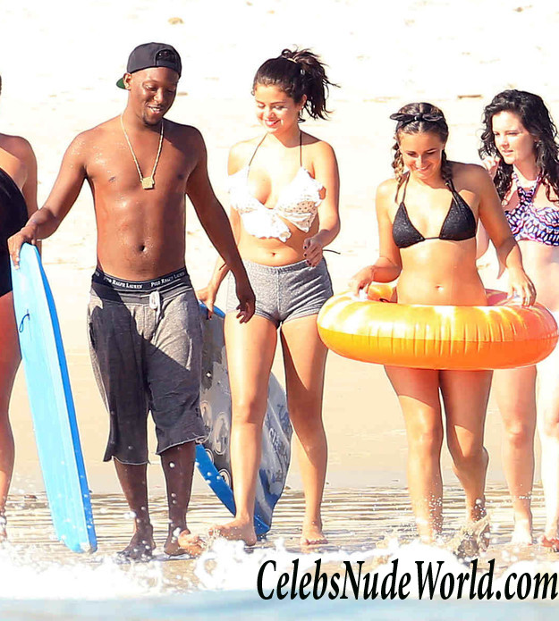 Selena Gomez Bikini Top And Huge Cameltoe In Mexico 29291