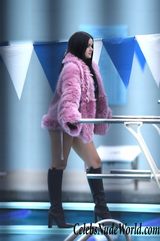 Ariel Winter Ass In Swimsuit On A Photo Shoot In Los Angeles 29911