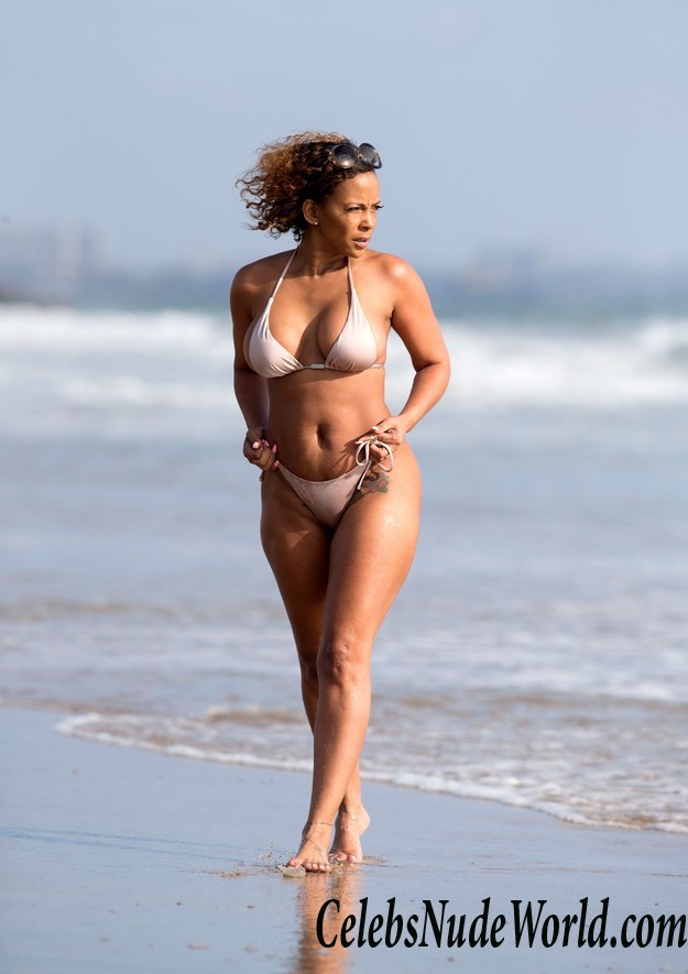 Sundy Carter Topless On The Beach In Malibu 30946