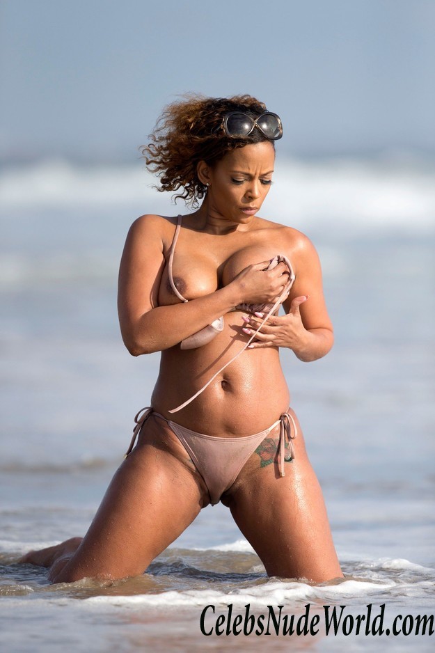 Sundy Carter Topless On The Beach In Malibu 30958