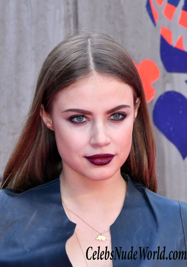 Xenia Tchoumitcheva Upskirt At "Suicide Squad" Premiere In London 31425