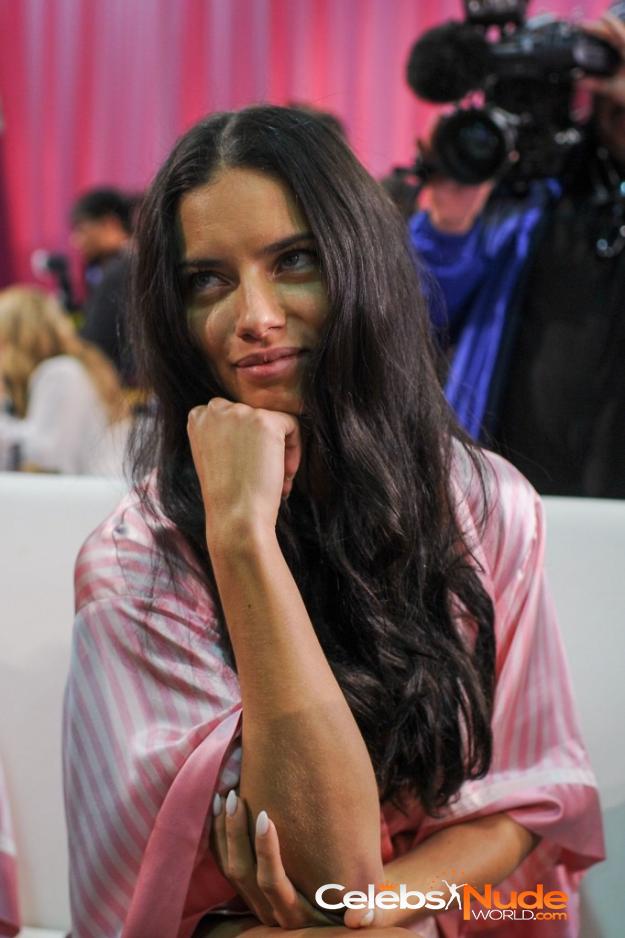 Adriana Lima Sexy 3180