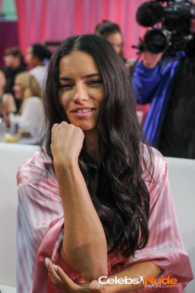 Adriana Lima Sexy 3185