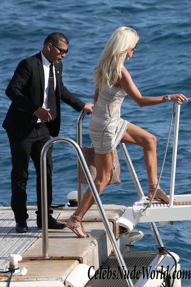 Victoria Silvstedt Pantyless Upskirt In Cannes 32112