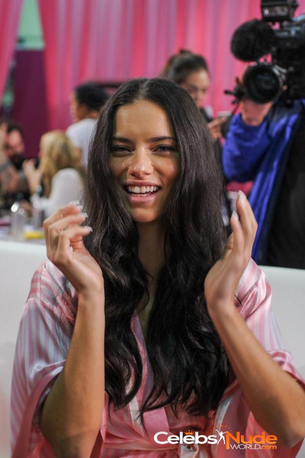 Adriana Lima Sexy 3227