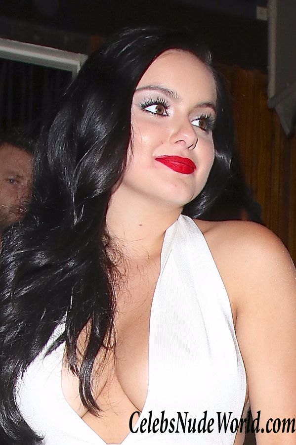 Ariel Winter Upskirt And Deep Cleavage At The Nice Guy In West Hollywood 32870