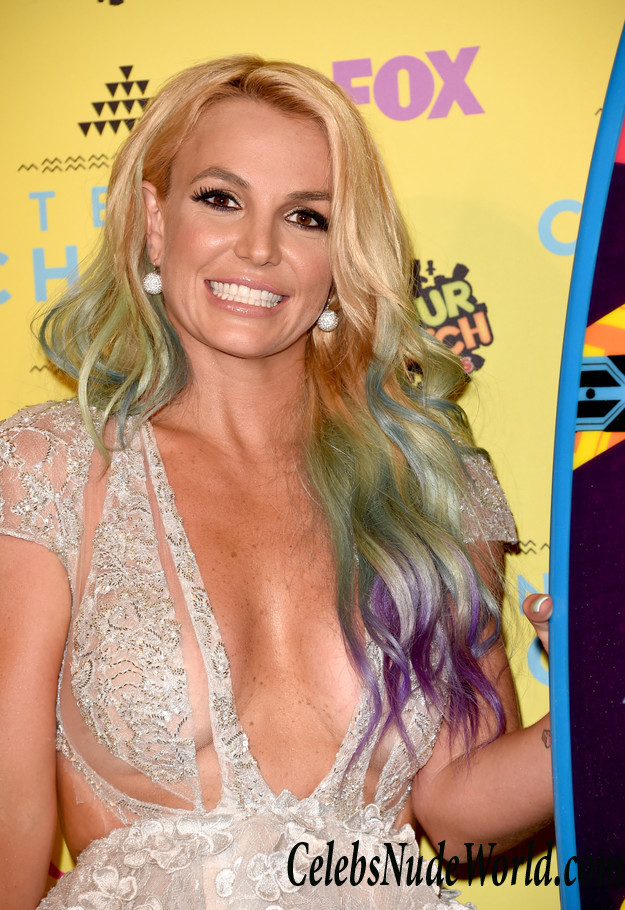 Britney Spears Nipple Pasties And Some Upskirt At The Teen Choice Awards 33029