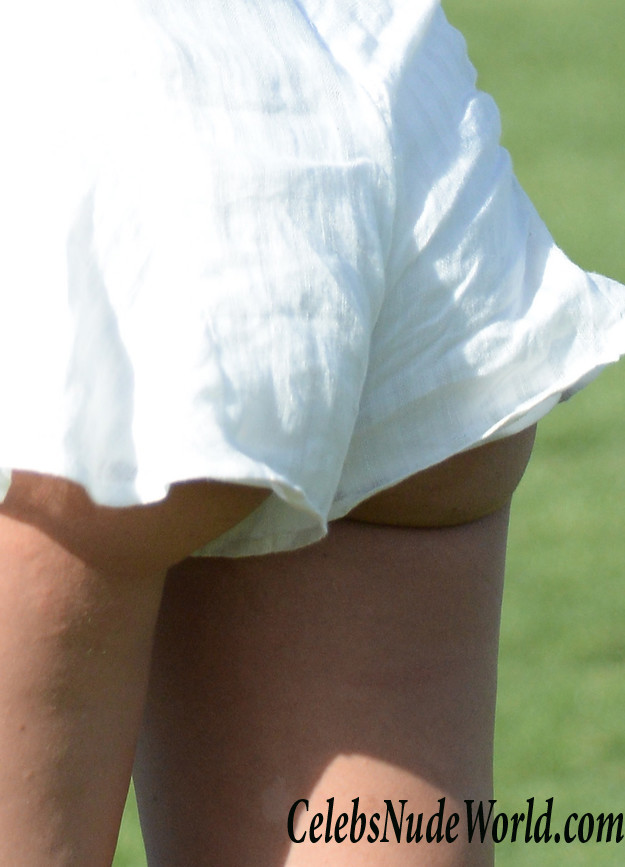 Kimberley Garner Ass Cheeks And Panty Upskirt While At The Coachella Music Festival 33055