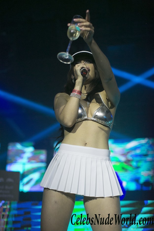 Charli XCX Booty Upskirt And Pokies At A Nightclub In Los Angeles 33109