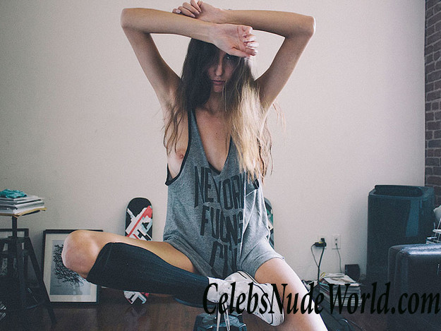 Topless photoset of Aimee Caba  33369