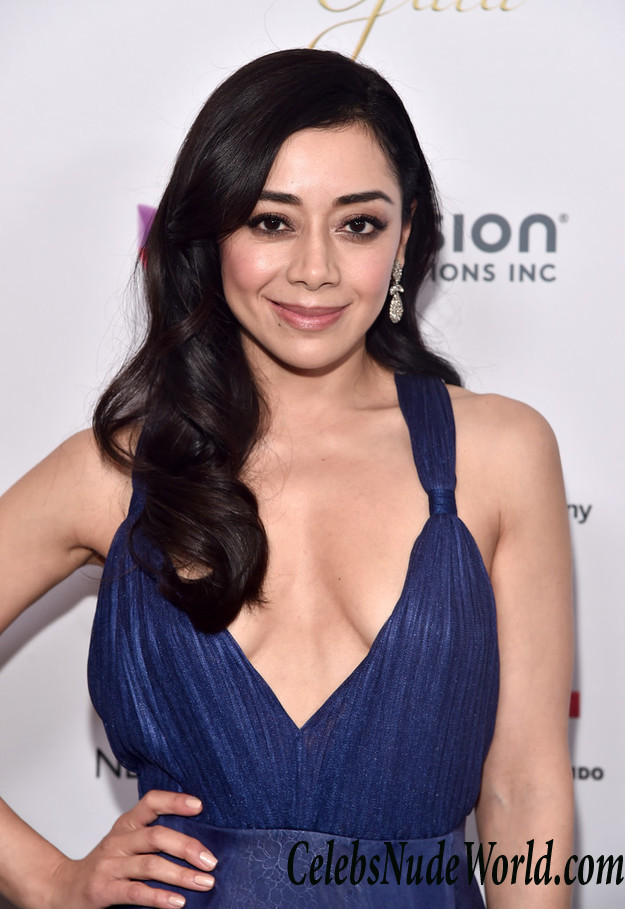 Aimee Garcia Cleavage  33491
