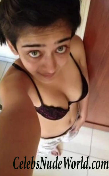 Akshara Haasan Leaked  33575