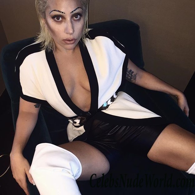 Sexy pics of Lady Gaga  33733