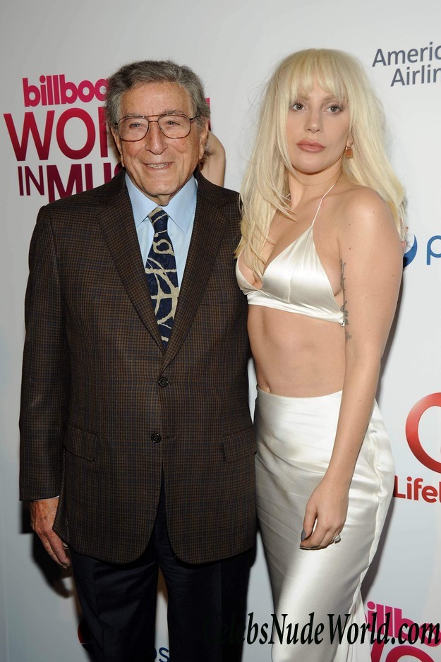 Cleavage pics of Lady Gaga  33984