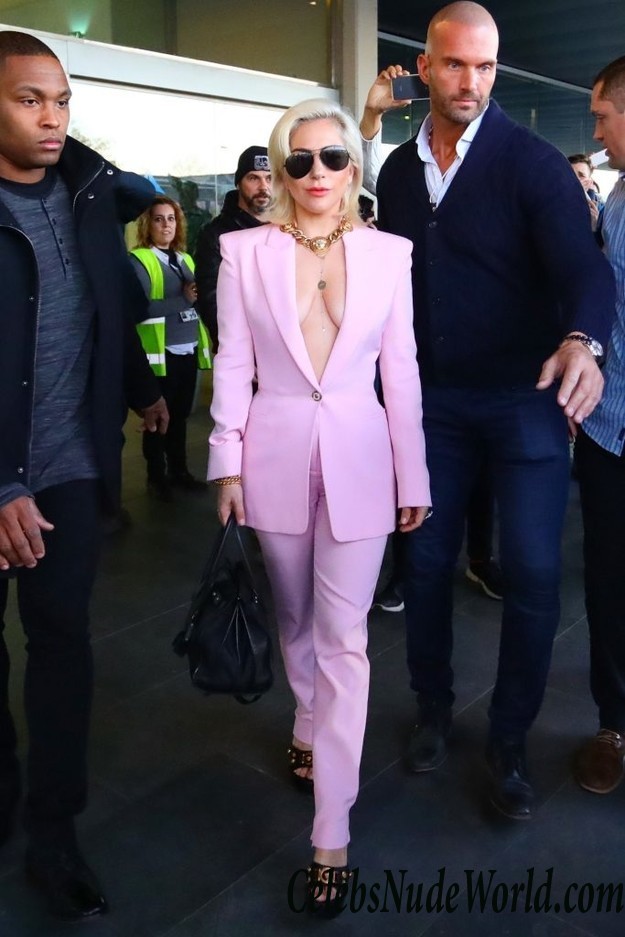 Lady Gaga Braless  34018