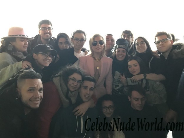 Lady Gaga Braless  34021