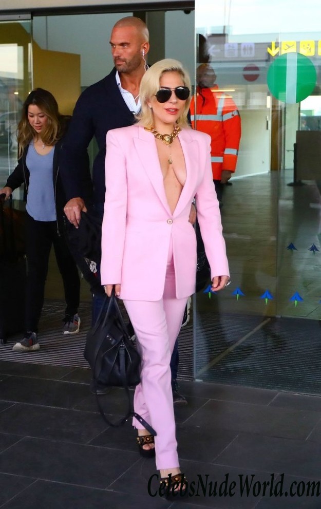 Lady Gaga Braless  34025