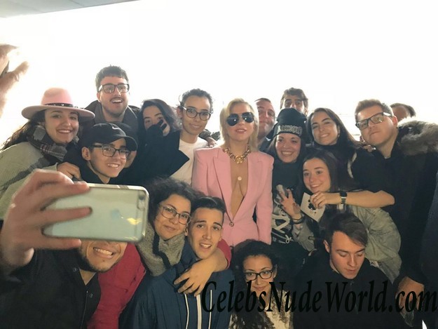 Lady Gaga Braless  34034