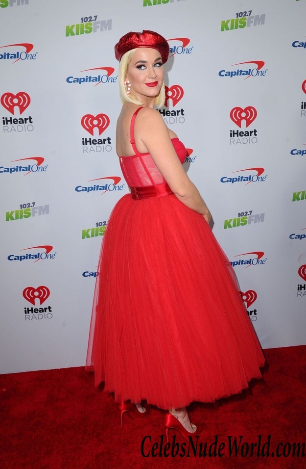 Katy Perry Cleavage  34290
