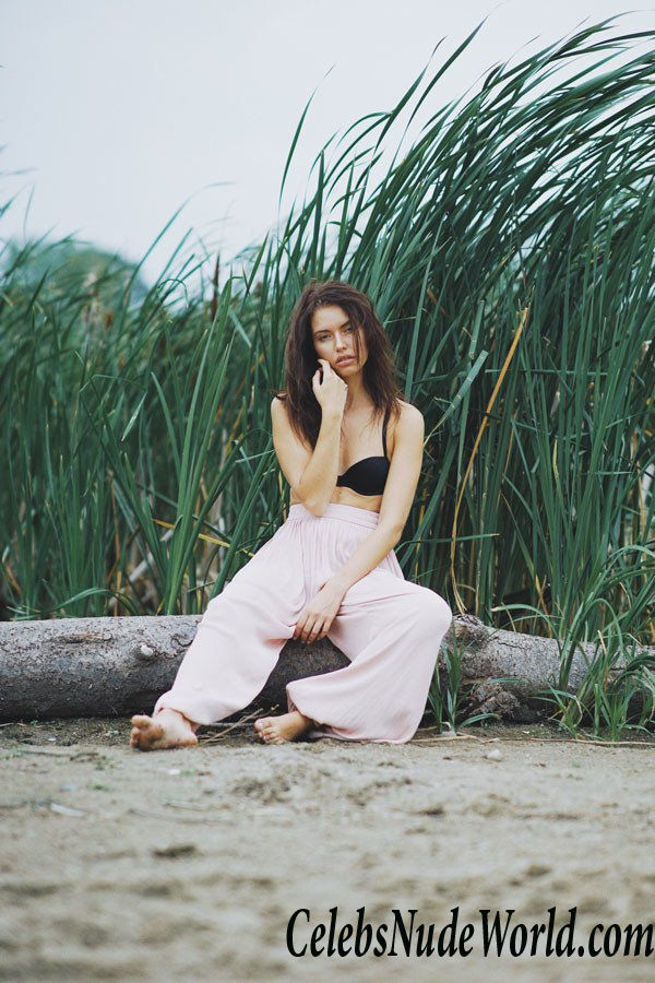 Amelie Lamarche Sexy 35274