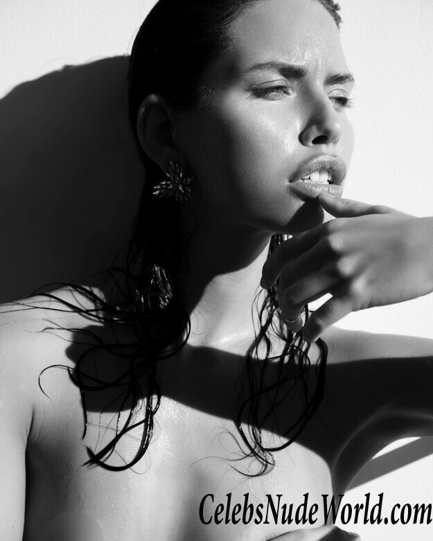 Amelie Lamarche Sexy 35332