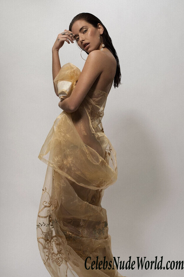 Amelie Lamarche Sexy 35338