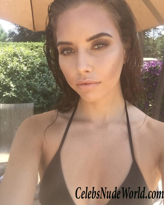 Amelie Lamarche Sexy 35340