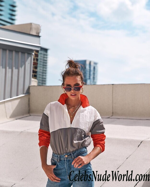 Amelie Lamarche Sexy 35345