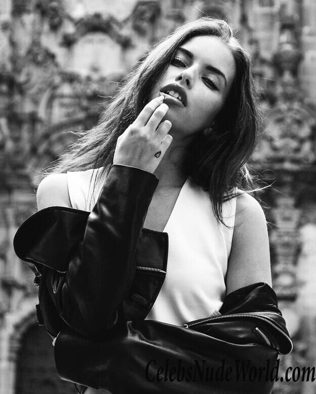 Amelie Lamarche Sexy 35369