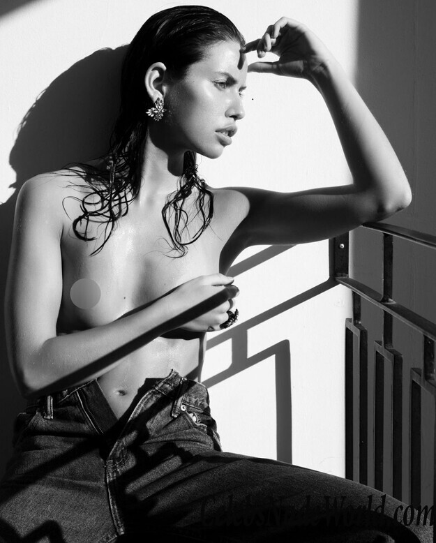 Amelie Lamarche Sexy 35385