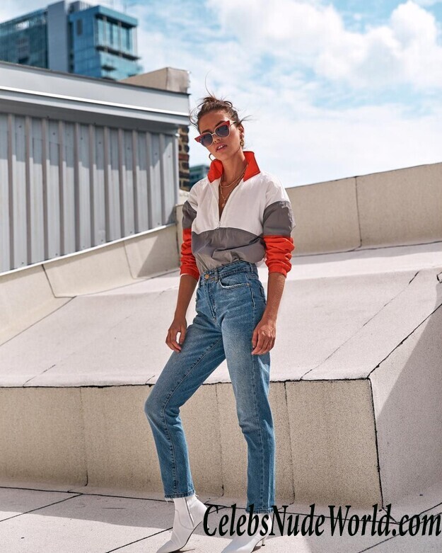 Amelie Lamarche Sexy 35389